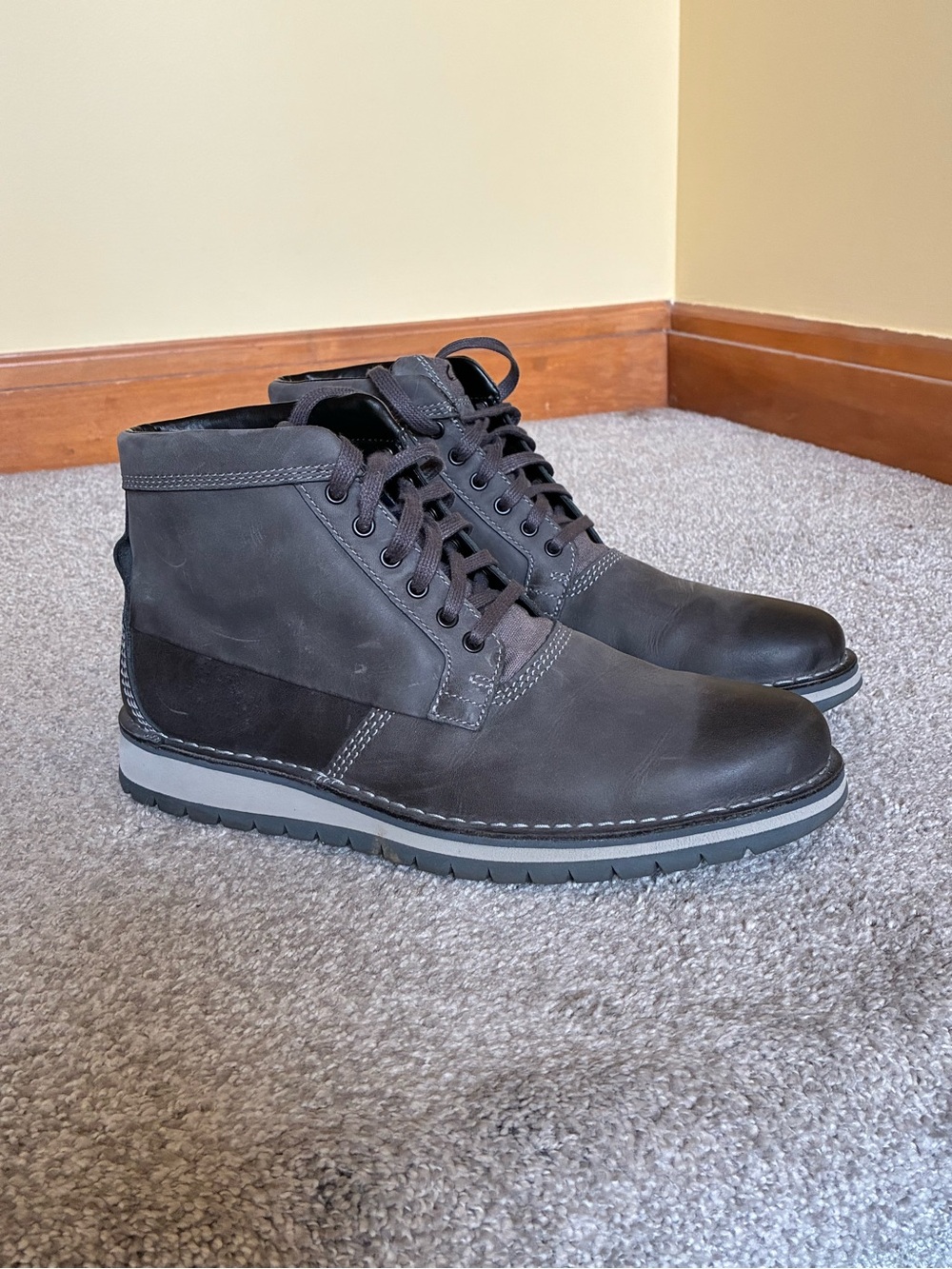 Clarks Men's Brown Leather Chukka Boots